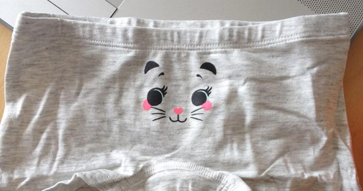 Hypersexualisation : Douteux une CHATTE sur une culotte pour petite fille?