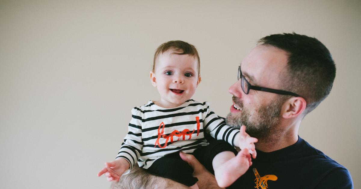 Devenir papa sans avoir de modèle de papa : le témoignage de mon amoureux