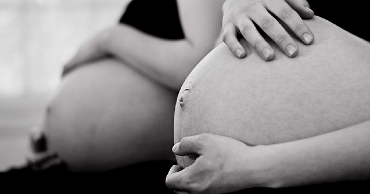 Le taponnage, c’est non! : laissez bedaine et bébé tranquilles!