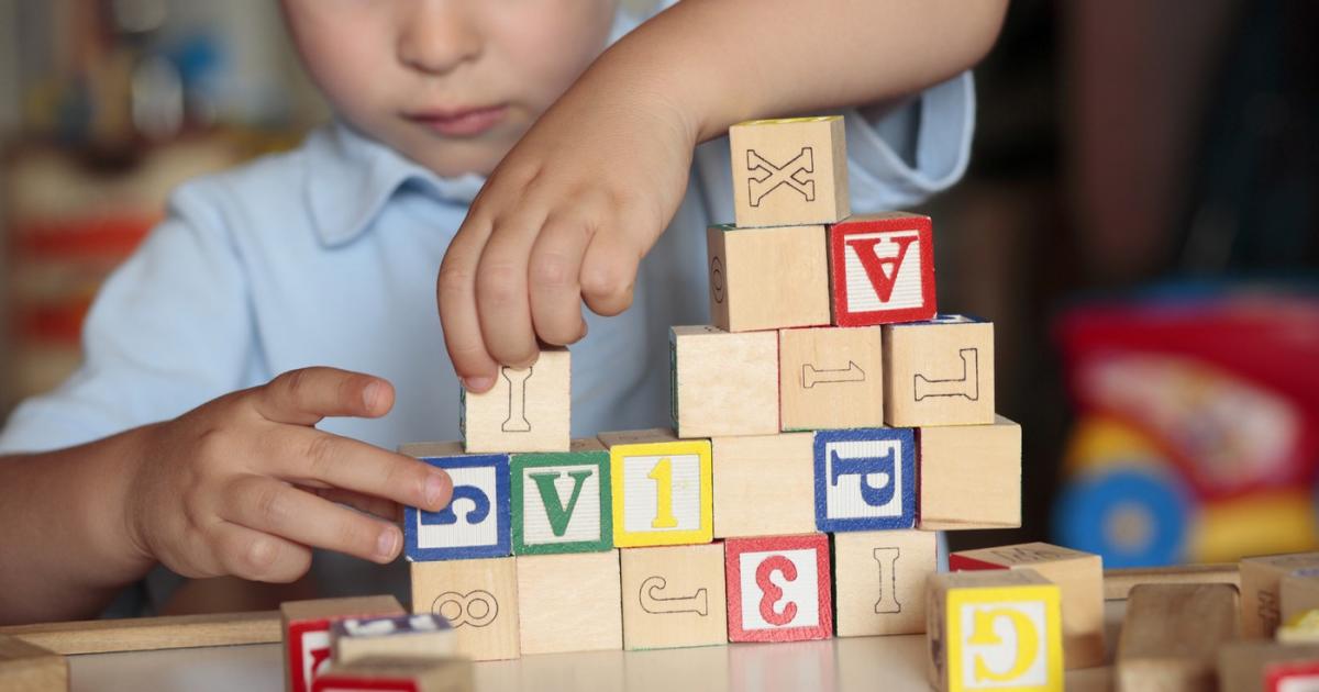 À 4 ans, jouer toute seule n’est pas une option!