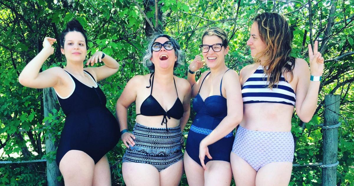 Awaille en maillot, les mamans!