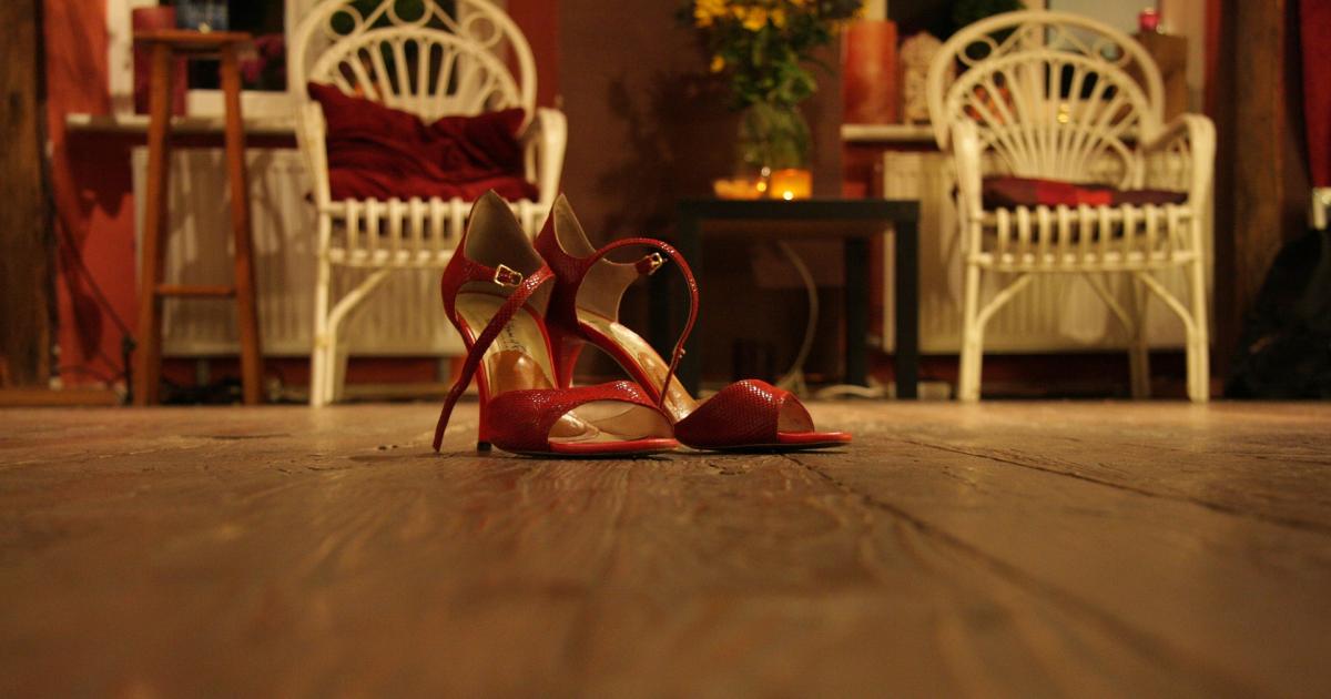 Une école de burlesque montréalaise offre des cours spécialement pour les moms!