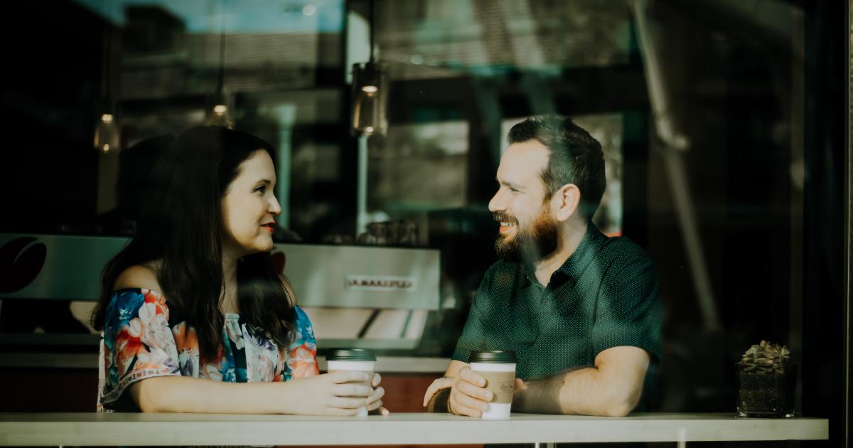 Pourquoi devrions-nous systématiquement deviner le rôle d’une personne qui entre dans notre vie?