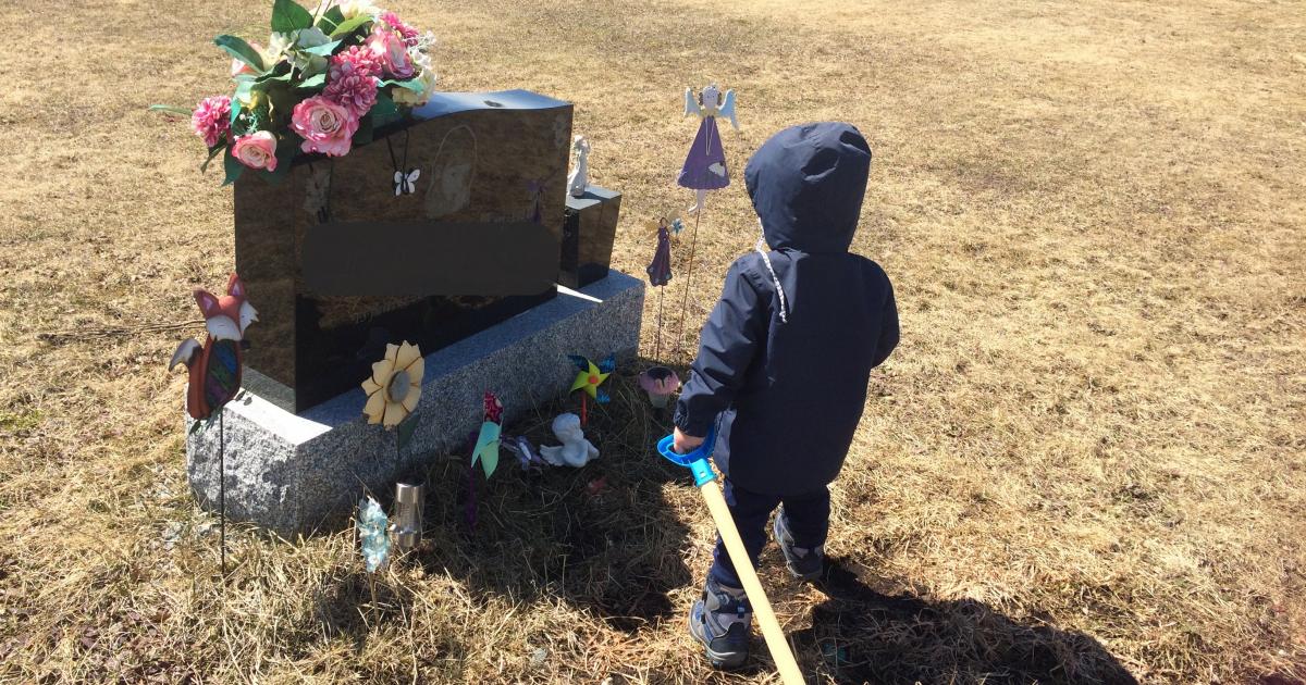 Vivre le décès d’un enfant, puis transmettre son histoire aux enfants qui suivent