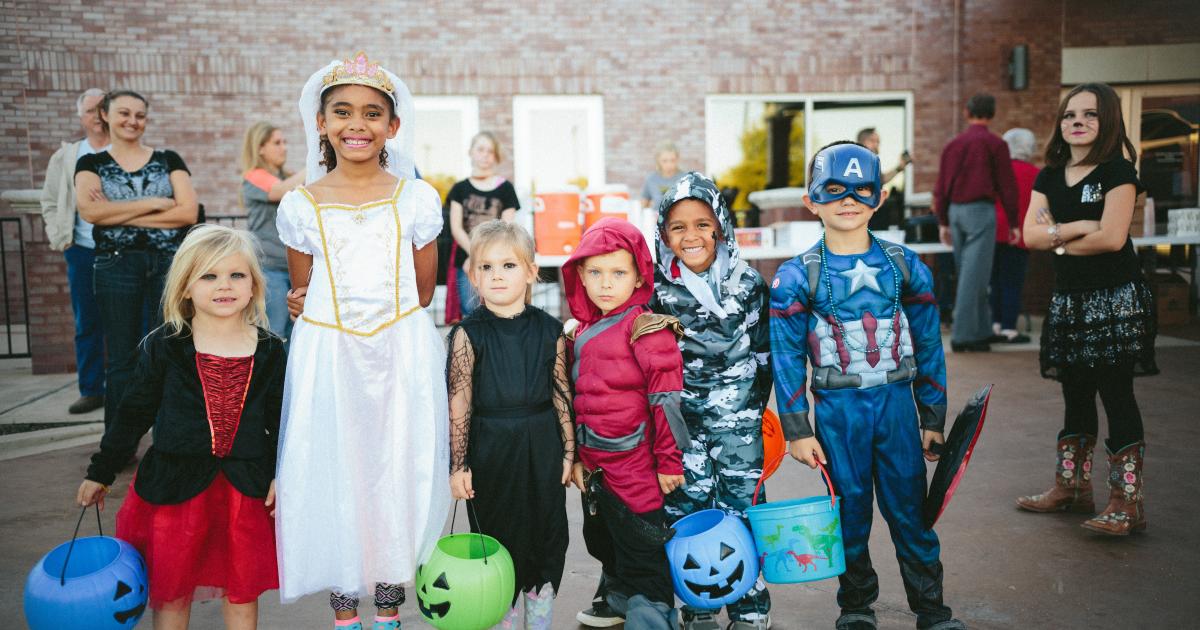 10 idées de costumes d’Halloween trop cute pour les minis