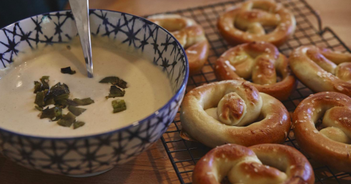 On a testé : Les bretzels maison et avec une sauce au fromage c’est encore plus wow!