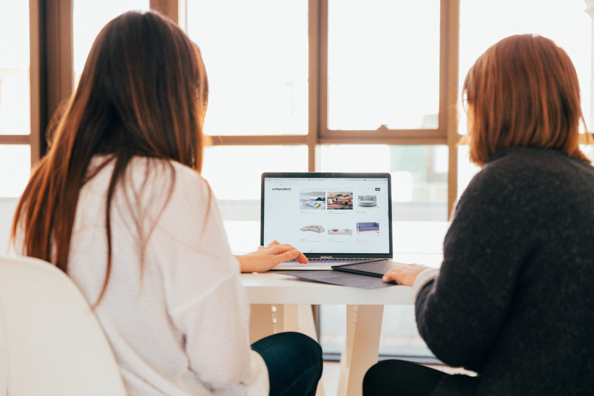 À voir : une campagne met de l’avant des femmes qui travaillent en science et technologie