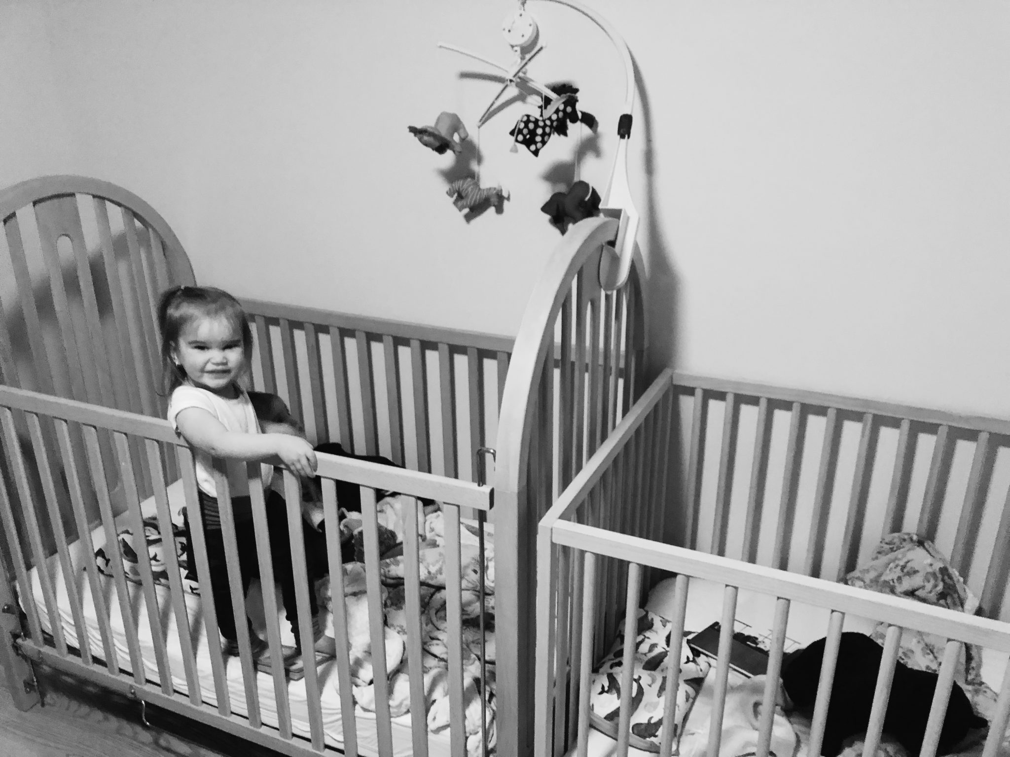 [VIDÉO] Mes jumelles de 2 ans sont prêtes à tout pour dormir ensemble et vous n'en croirez pas vos yeux!