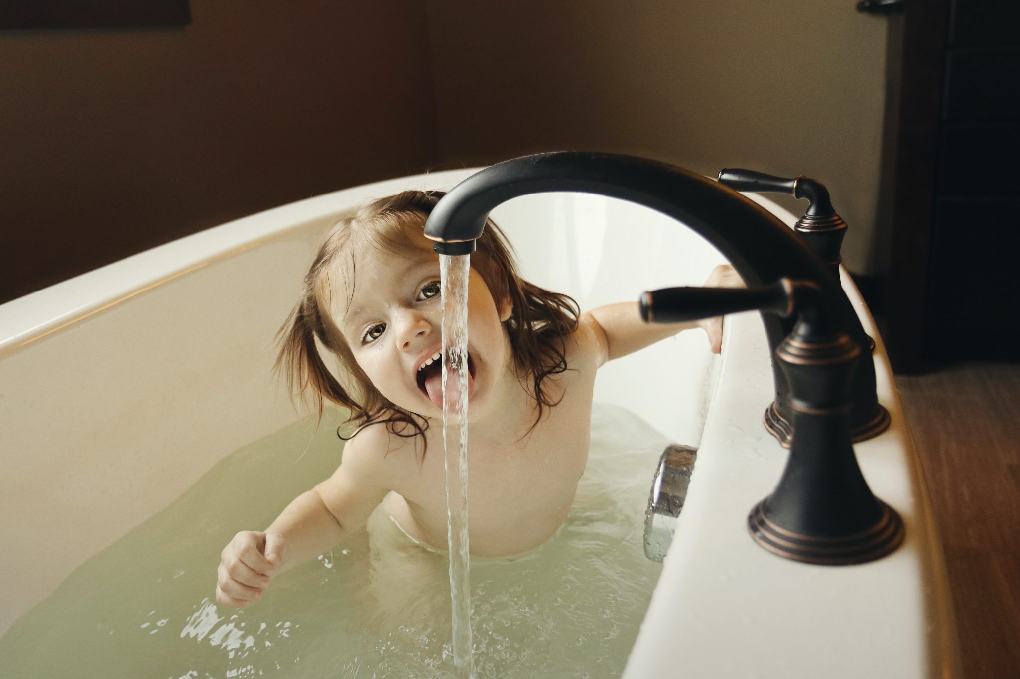 3 activités amusantes pour divertir les minis à l’heure du bain