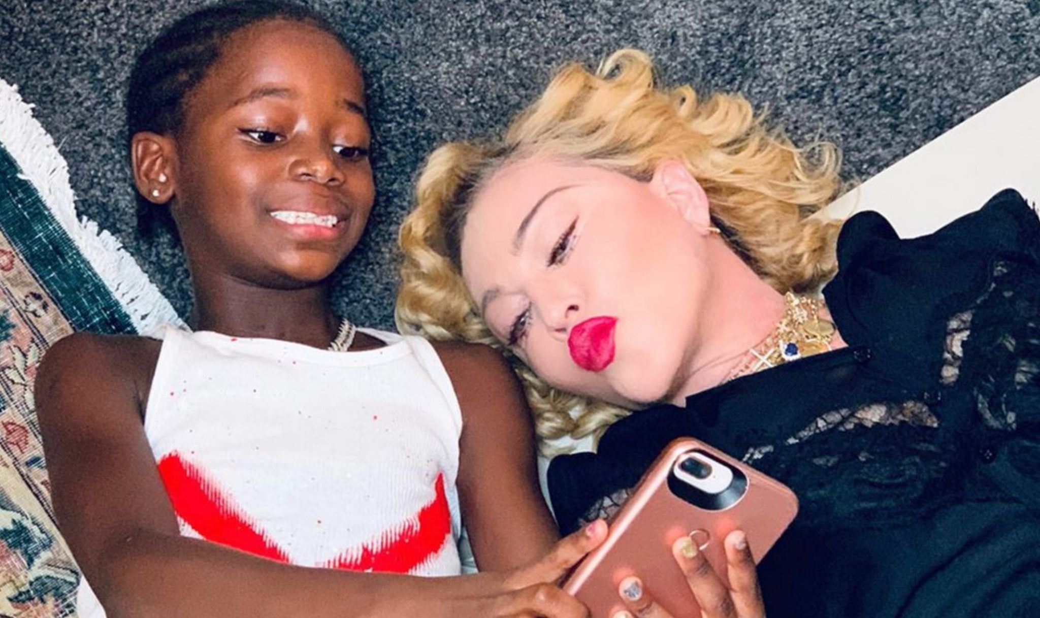 19 stars qui ont adopté leur(s) enfant(s)