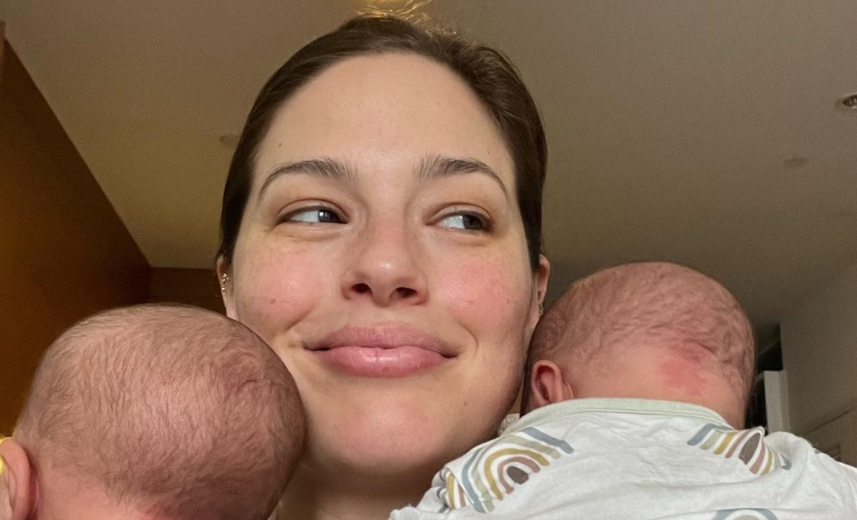 Ashley Graham publie une magnifique photo de son corps post-partum