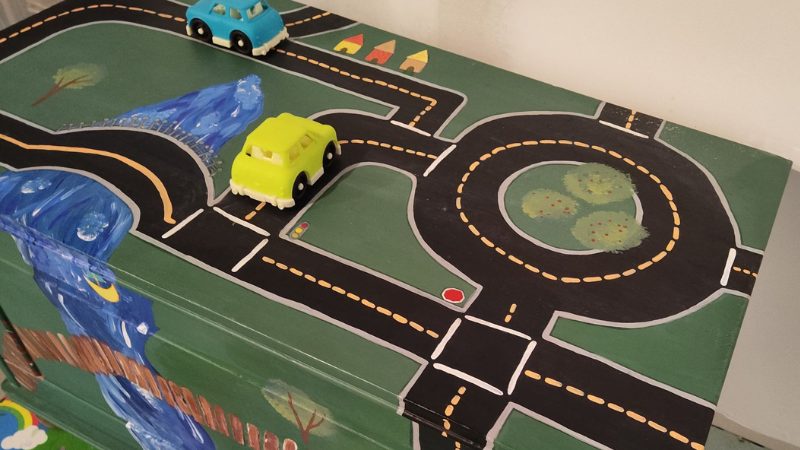 Do It Yourself: Un coffre à voitures simple pour vos enfants