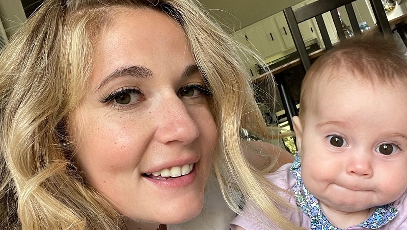 Rosalie Vaillancourt célèbre le 1er anniversaire de sa fille de manière touchante