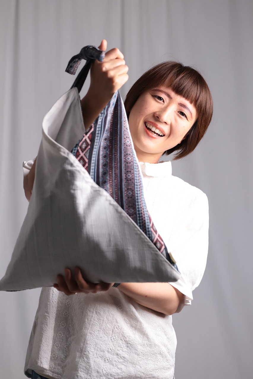 Sacs avec des t-shirts