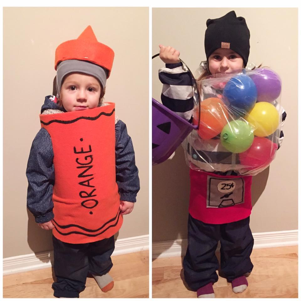 Logan "Crayon Orange" et Livia la machine à gommes. 26 mois et 4 1/2 ans
