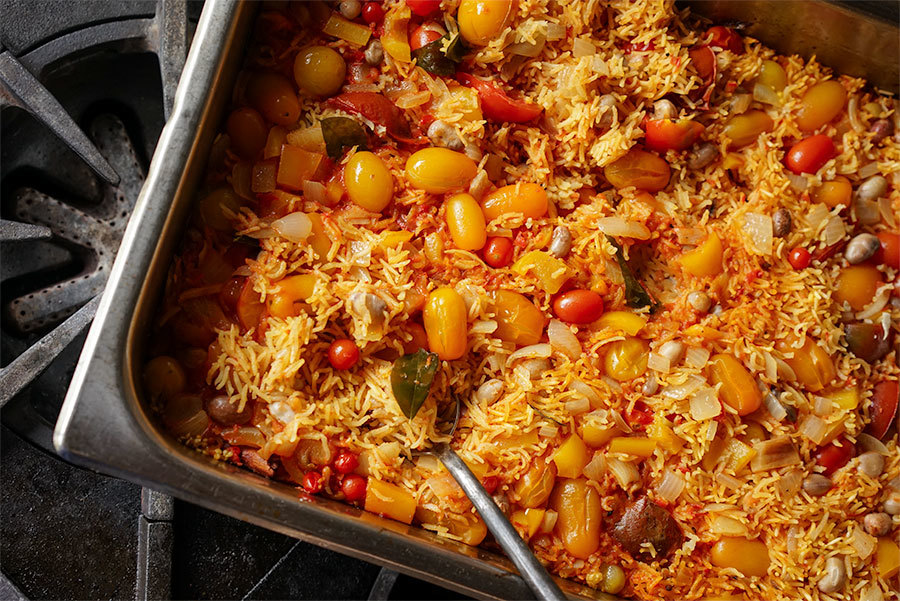 Pilaf de riz aux tomates d'été