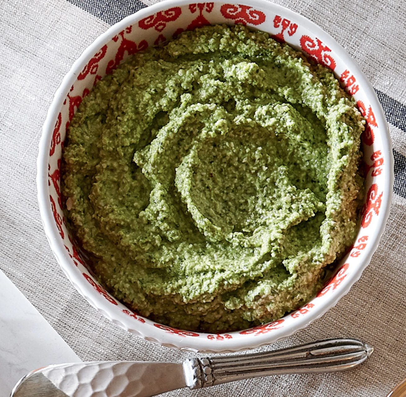 Trempette végétalienne aux noix de cajou et aux herbes