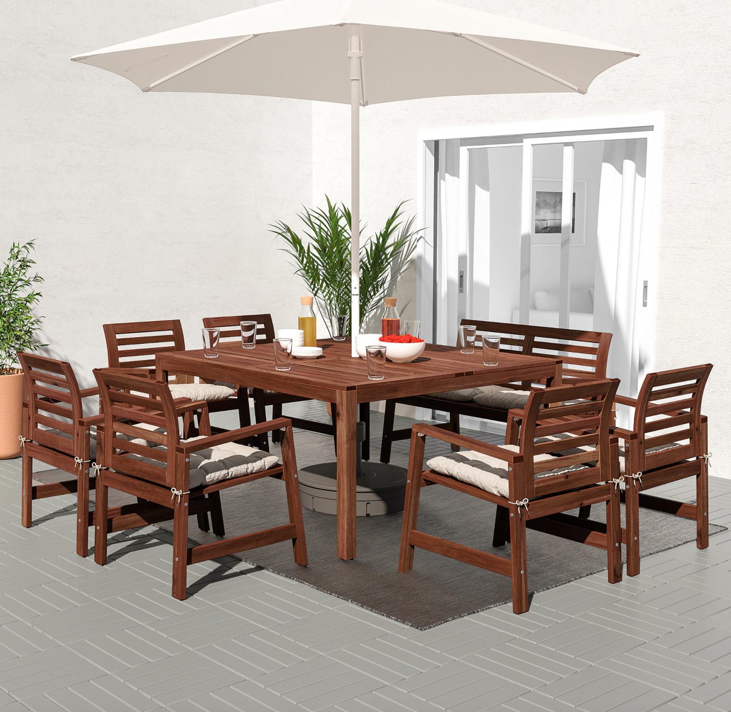Une table d'extérieur