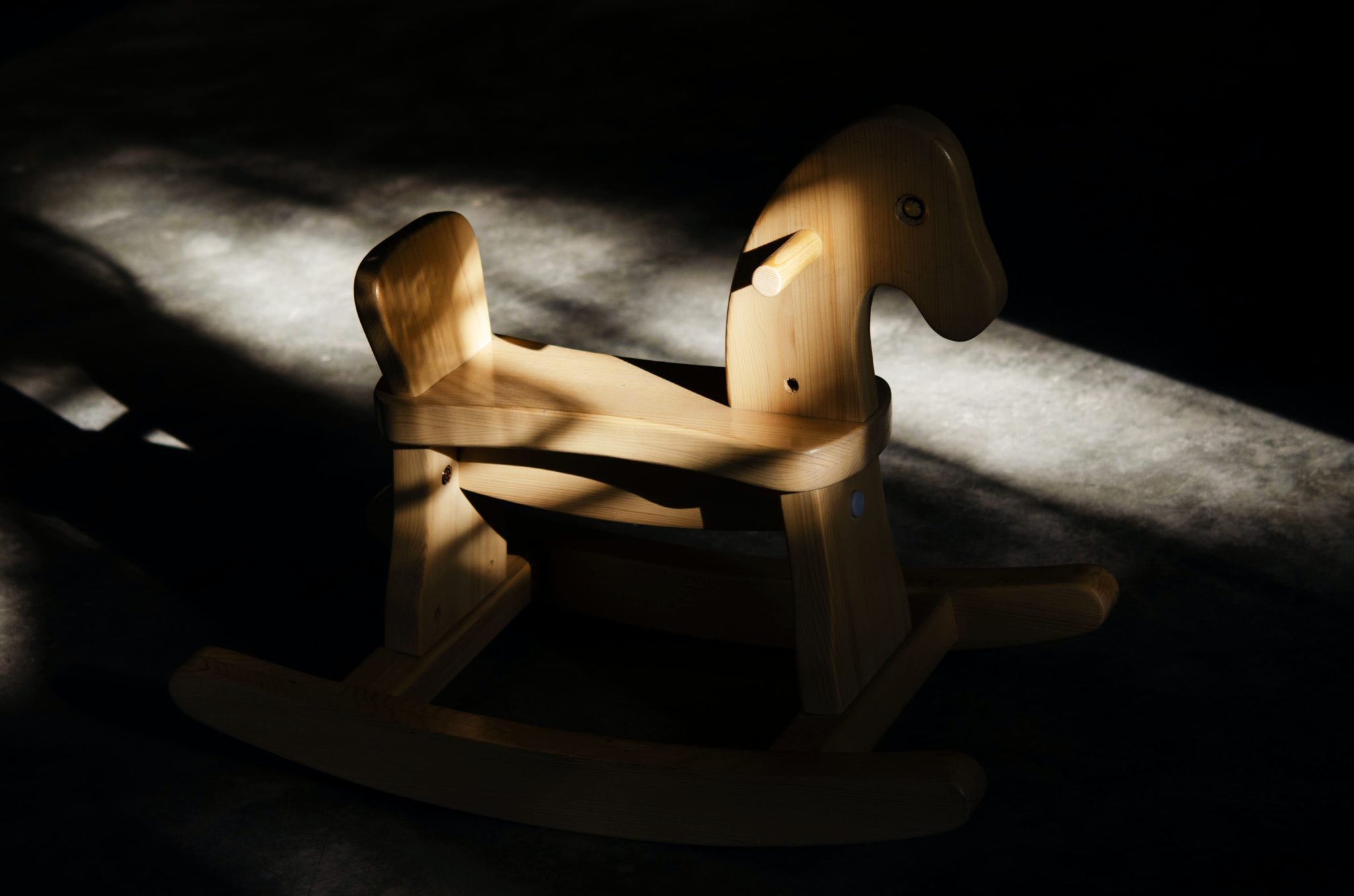 It s rocking horse. Лошадка качалка. Качалка детская лошадка. Лошадка качалка картина.