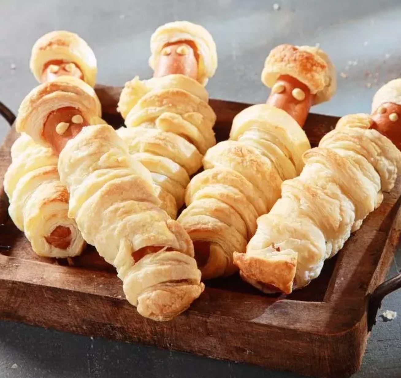 Momies feuilletées de saucisses d’Halloween