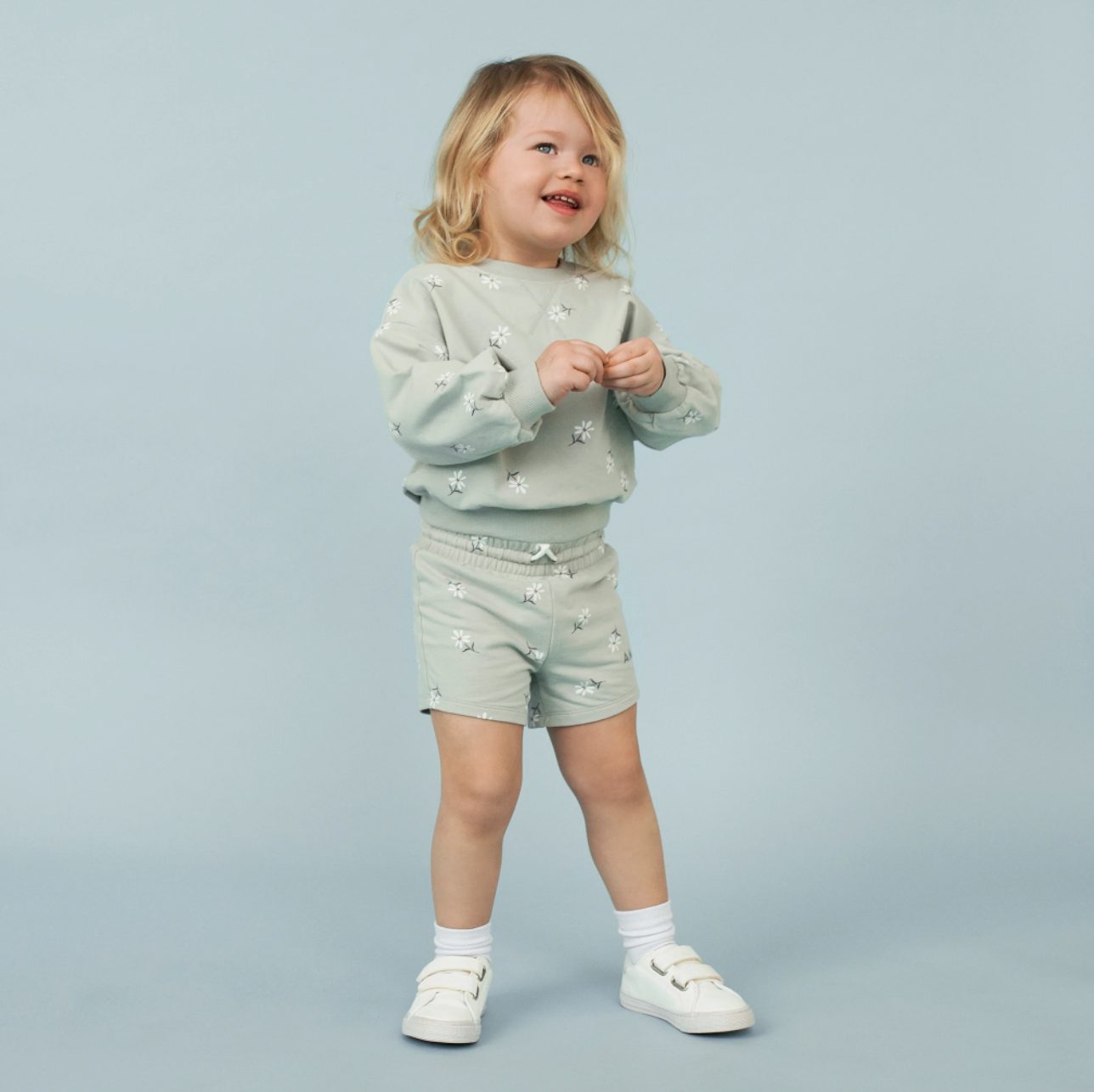 Pull bleu perle à imprimé marguerites pour mini