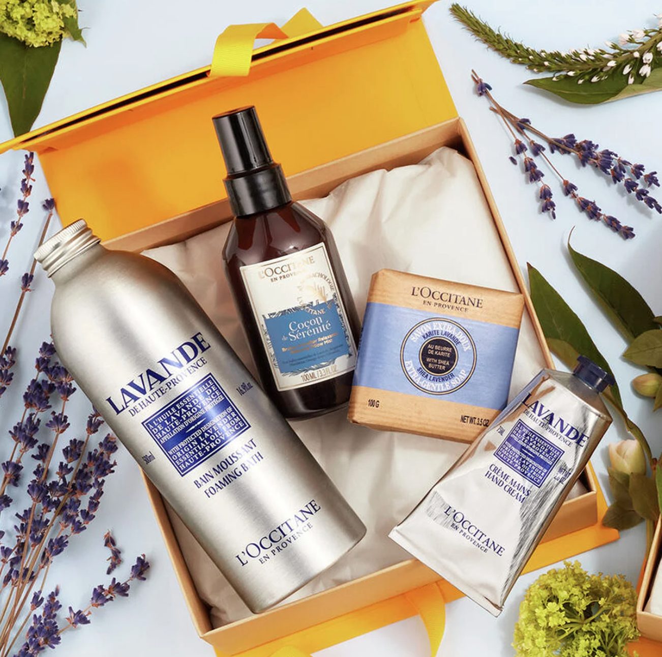 Un coffret cadeau de produits L'Occitane