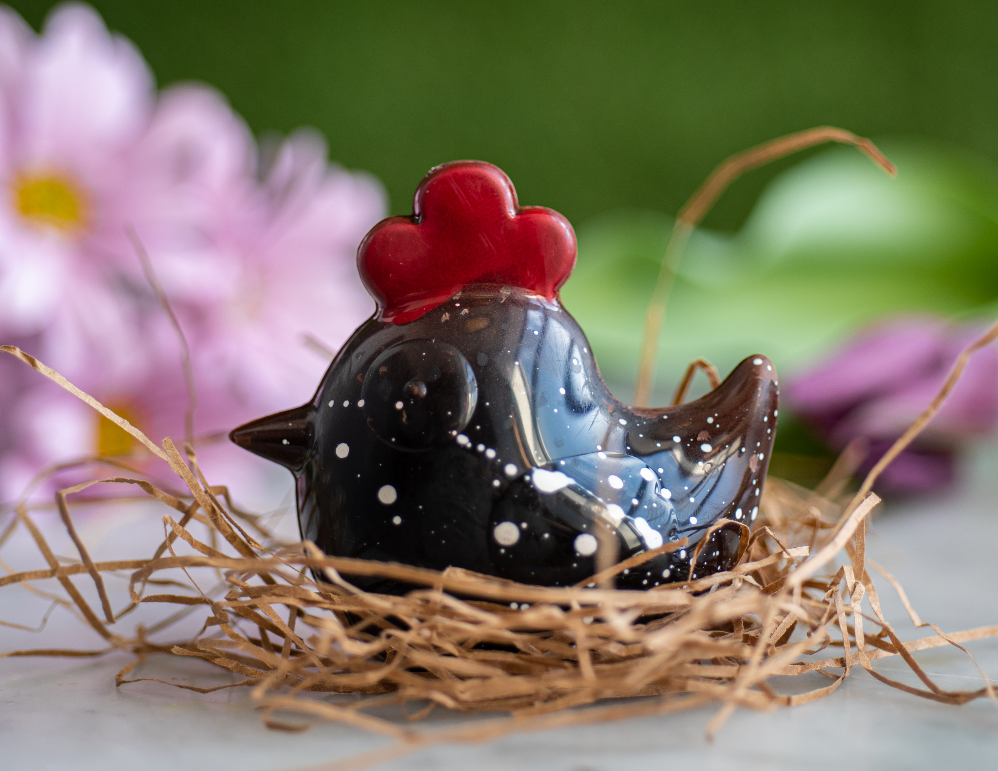 Petite poule avec oeuf praliné
