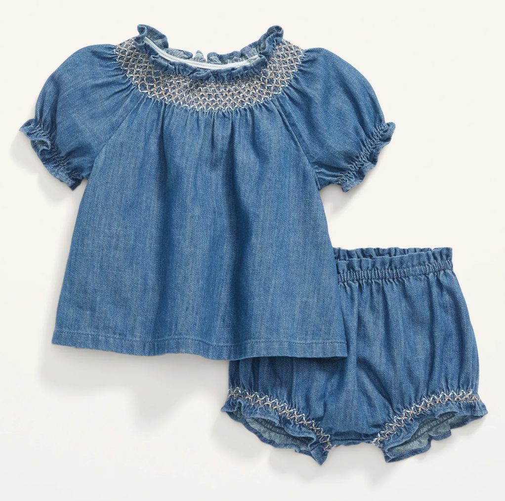 Ensemble avec haut en chambray à manches courtes à smocks et culotte bouffante