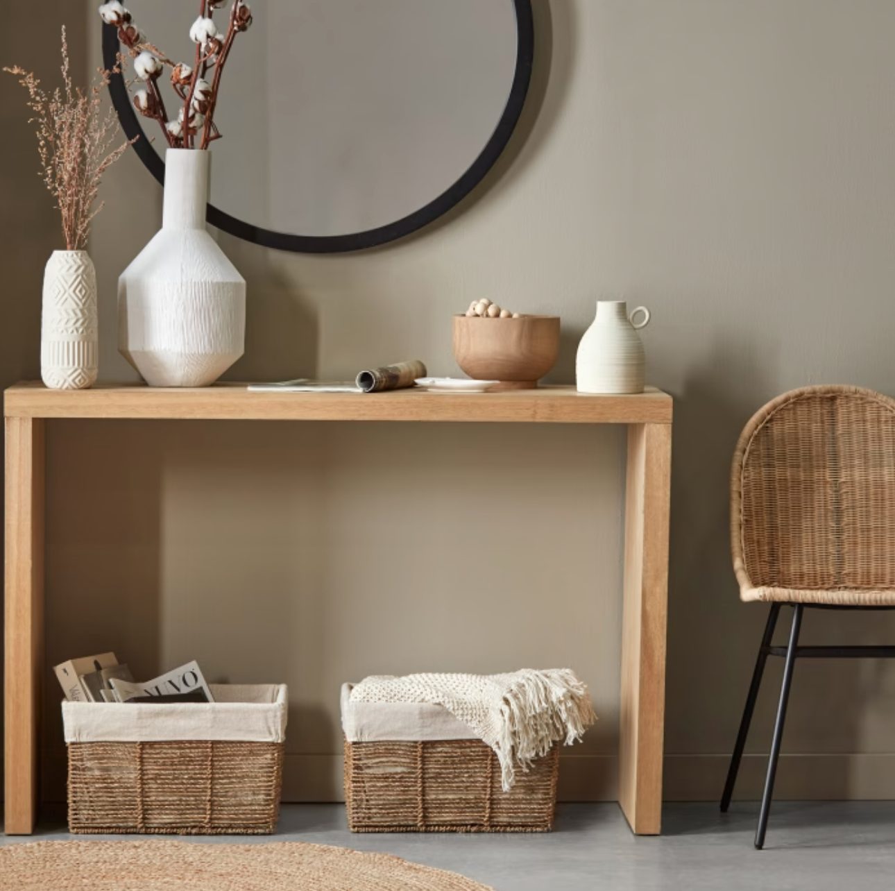 Console en bois naturel