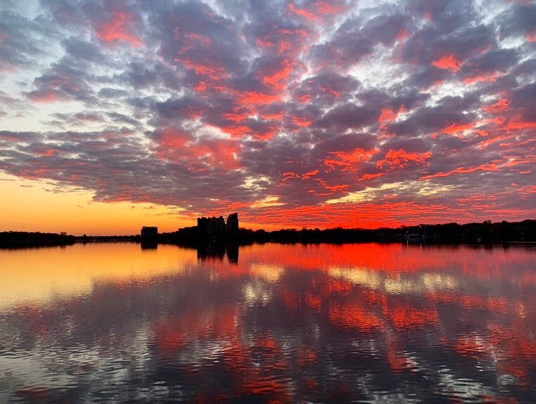 Admirez les couchers de soleil au Parc-nature de l'Île-de-la-Visitation