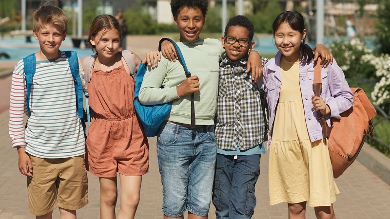 Les codes vestimentaires estivaux dans les écoles vont-ils trop loin?